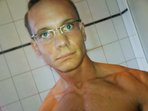 Muscular spectacled gay man Boris just waiting for you to chat naughty to him right now!